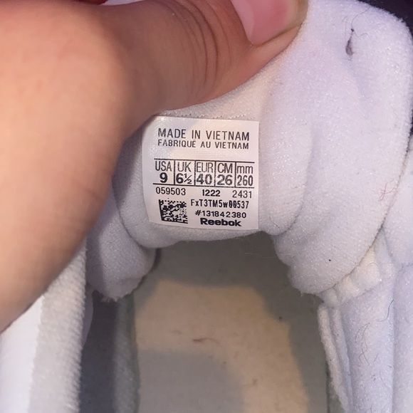 All white Reebok Classics - Picture 5 of 5